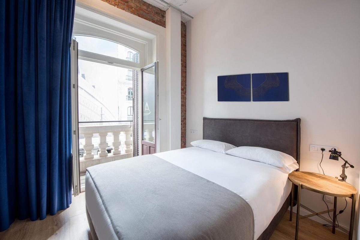 Room00 Gran Via Hostel Madrid Bagian luar foto